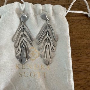 Authentic KENDRA SCOTT Luca earrings